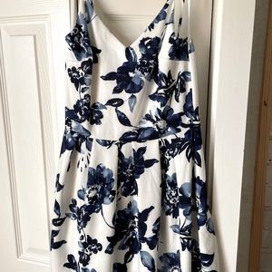 Cute white/blue floral cocktail summer dress. Excellent condition. Size M.